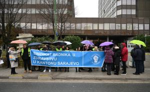 Foto: N. G. / Radiosarajevo.ba / Protest zdravstvenih radnika ispred Vlade FBiH