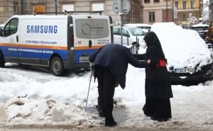 Foto: Dž. K. / Radiosarajevo.ba / Neočišćeni trotoari u Sarajevu