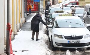 Foto: Dž. K. / Radiosarajevo.ba / Neočišćeni trotoari u Sarajevu