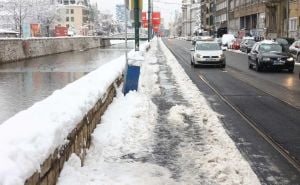 Foto: Dž. K. / Radiosarajevo.ba / Neočišćeni trotoari u Sarajevu