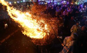 Foto: Dž. K. / Radiosarajevo.ba / Paljenje Badnjaka u Sarajevu