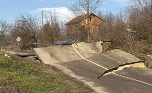 Foto: Zepce.ba / Aktiviralo se klizište na putu Novi Šeher - Strupina