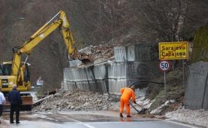 Foto: Dž. K. / Radiosarajevo.ba / Magistralni put Bistrik-Lapišnica/pokrenut odron