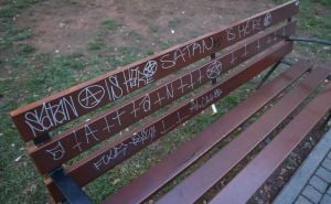 Foto: Dž. K. / Radiosarajevo.ba / Vandaliziran park u Sarajevu