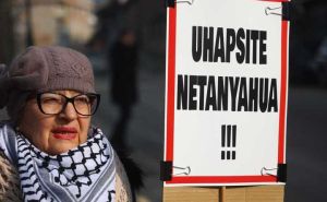 Foto: Dž. K. / Radiosarajevo.ba / Protest građana Sarajeva ispred Ambasade Poljske
