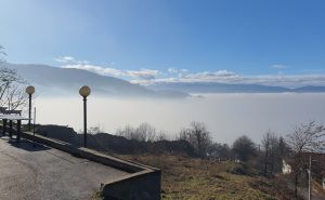 Foto: Čitatelj / Pogled sa Zmajevca na zagađeno Sarajevo