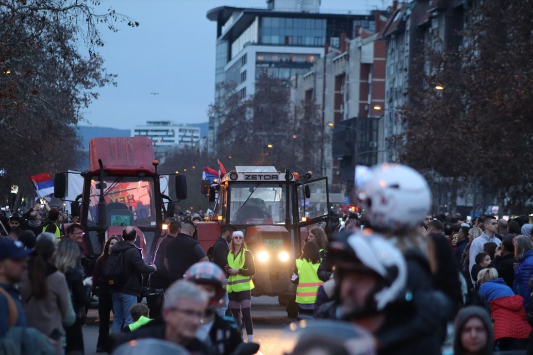 Proteste koji se već sedmicama održavaju u Novom Sadu, Beogradu i drugim gradovima širom Srbije, Vučić je opisao kao događaje kojima se na pravi način ne odaje počast poginulima