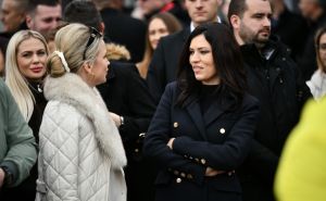 Foto: A. K. / Radiosarajevo.ba / Miloradovi sateliti ponovo ispred Suda BiH