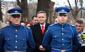Foto: Kabinet Denisa Bećirovića / Bećirović odao počast Nijazu Durakoviću