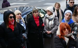 Foto: A.K./Radiosarajevo.ba / Okupljanje povodom sjednice Predstavničkog doma Parlamenta FBiH u vezi sa krivičnim zakonom