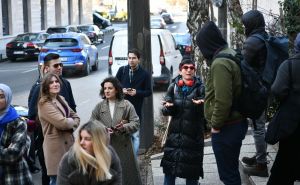 Foto: A.K./Radiosarajevo.ba / Okupljanje povodom sjednice Predstavničkog doma Parlamenta FBiH u vezi sa krivičnim zakonom