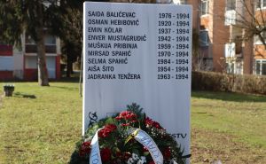 Foto: Vlada KS / Obilježena 31. godišnjica od masakra u ulici Oslobodilaca Sarajeva na Dobrinji