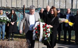 Foto: Vlada KS / Obilježena 31. godišnjica od masakra u ulici Oslobodilaca Sarajeva na Dobrinji