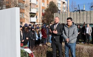 Foto: Vlada KS / Obilježena 31. godišnjica od masakra u ulici Oslobodilaca Sarajeva na Dobrinji