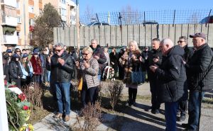 Foto: Vlada KS / Obilježena 31. godišnjica od masakra u ulici Oslobodilaca Sarajeva na Dobrinji
