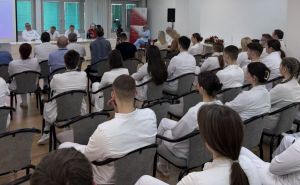 Foto: Opća bolnica / U Općoj bolnici obilježen Dan sjećanja na ubijene i ranjene građane Sarajeva