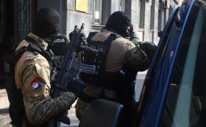 Foto: Dž. K. / Radiosarajevo.ba / Haris Mujčinović izveden iz prostorija MUP-a KS