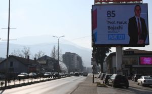 Foto: AA / Predizborni plakati na Kosovu