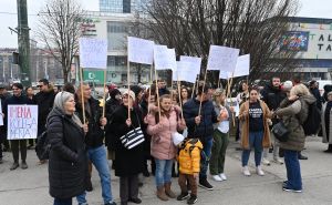 Foto: N.G / Radiosarajevo.ba / Protesti ispred Parlamenta BiH