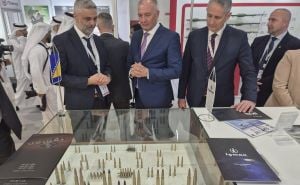 Foto: Facebook / Helez na sajmu naoružanja u Abu Dhabiju