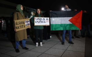 Foto: Dž.K. / Radiosarajevo.ba / Protesti podrške Palestini pred Skenderijom