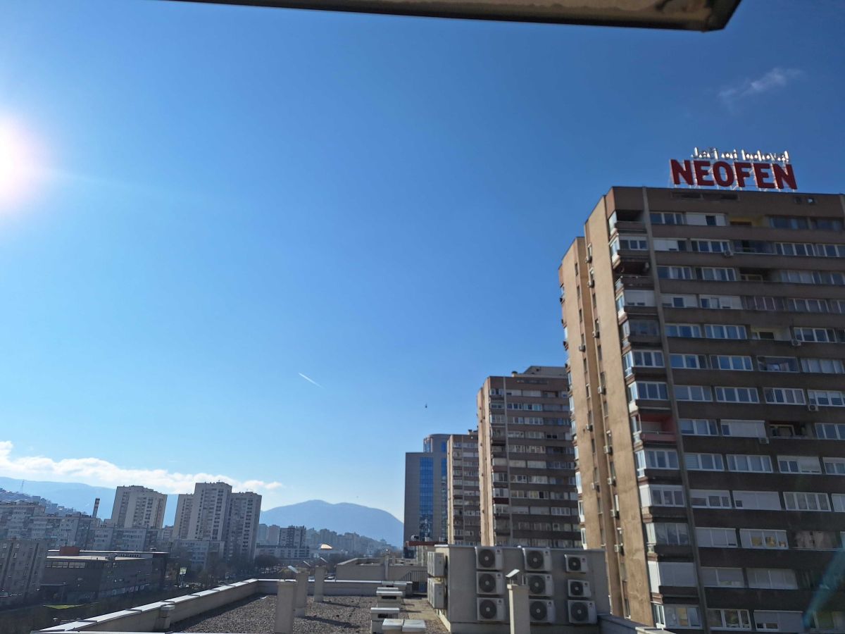 Vojni helikopter iznad Sarajeva