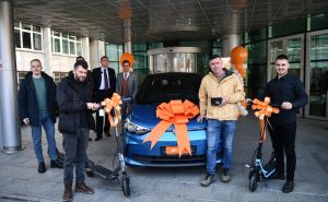 Foto: A. K. / Radiosarajevo.ba / BH Telecom uručio ključeve električnog automobila sretnom dobitniku