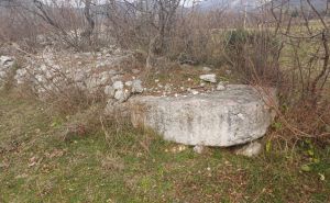 Foto: Facebook / Neevidentirana nekropola sa 102 stećka u Podgoranima