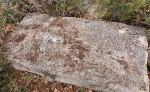 Foto: Facebook / Neevidentirana nekropola sa 102 stećka u Podgoranima