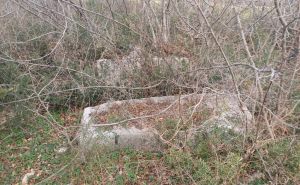 Foto: Facebook / Neevidentirana nekropola sa 102 stećka u Podgoranima