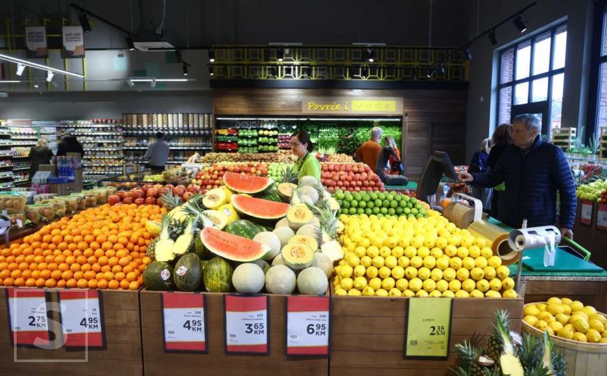 Crvena jabuka Pofalići