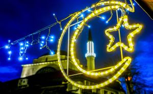 Foto: AA / Ulice Sarajeva ukrašene povodom ramazana