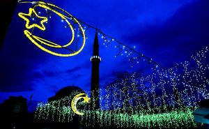 Foto: AA / Ulice Sarajeva ukrašene povodom ramazana