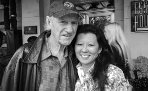 Foto: Screenshot / X.com / Gene Hackman i Betsy Arakawa