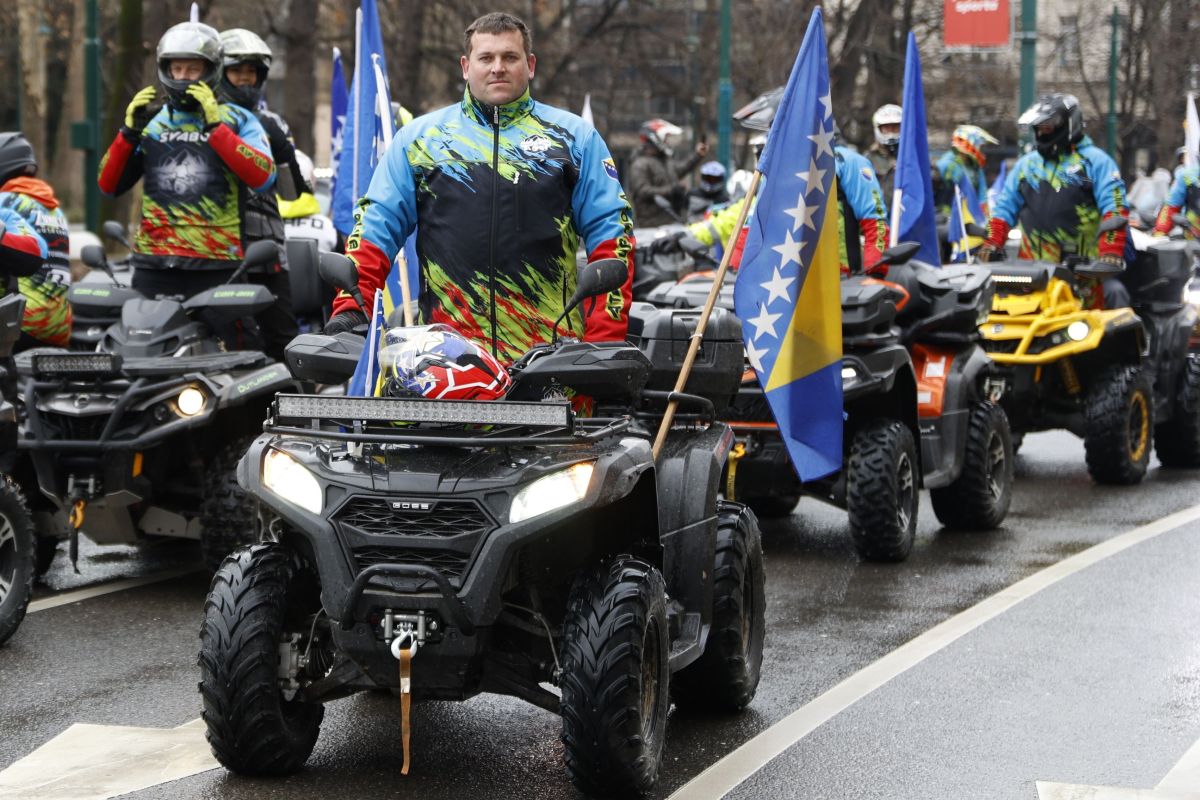 Defile Quadova kroz Sarajevo povodom Dana nezavisnosti Bosne i Hercegovine