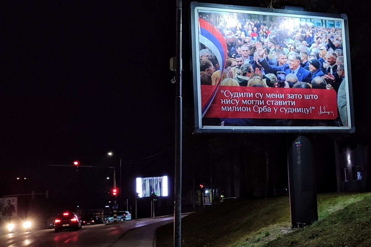 Istočno Sarajevo oblijepljeno plakatima podrške Dodiku