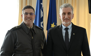 FOTO: Facebook / Komandir NATO štaba i Kemal Ademović