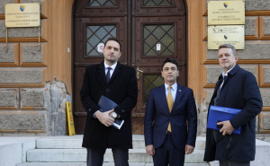Foto: Fena  / Šefovi kabineta Bećirovića, Zvizdića i Ademovića predali apelaciju Ustavnom sudu BiH