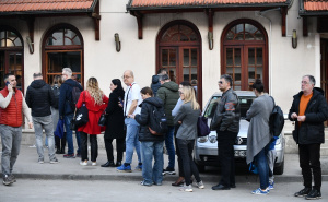 Foto: A. K. / Radiosarajevo.ba / Red za somune ispred sarajevske pekare