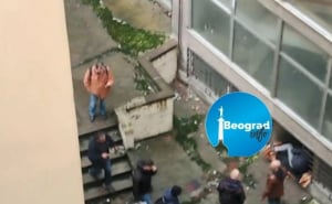 Foto: X / Radnici RTS-a ulaze kroz podrum