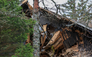Foto: 24ur.com / Avion se srušio na kolibu na Velikoj planini