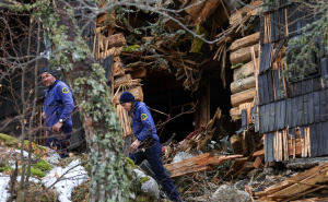 Foto: 24ur.com / Avion se srušio na kolibu na Velikoj planini