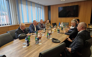 Foto: Facebook / Helez u posjeti tvornici Igman Konjic