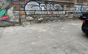 FOTO: Radiosarajevo.ba / Obrušila se fasada sa Gimnazije Obala