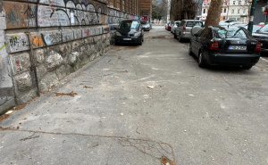 FOTO: Radiosarajevo.ba / Obrušila se fasada sa Gimnazije Obala