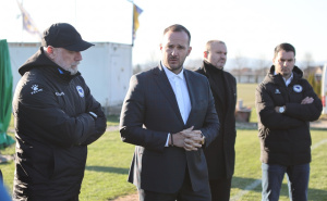 Foto: Nogometni savez BiH / Vico Zeljković u posjeti treningu Zmajeva