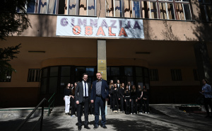 Foto: N.G./Radiosarajevo.ba / François Delma u posjeti Gimnaziji Obala
