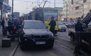 Foto: Čitatelji / Parkirali na šine kod SCC-a