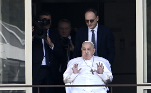 Foto: AA / Papa Franjo održao govor s balkona pa napustio bolnicu