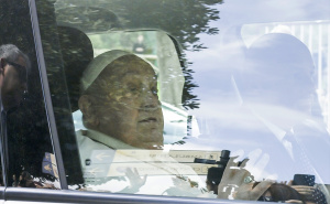 Foto: AA / Papa Franjo održao govor s balkona pa napustio bolnicu